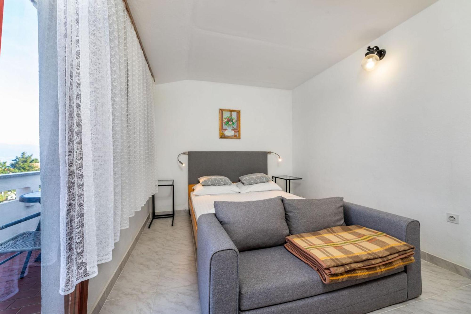 Apartments Janko Zarok Baska  Exterior photo
