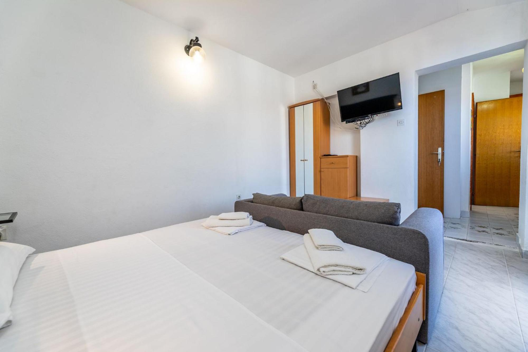 Apartments Janko Zarok Baska  Exterior photo